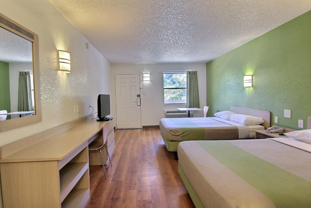 Motel6 Austin, TX - Central Downtown UT 29/53