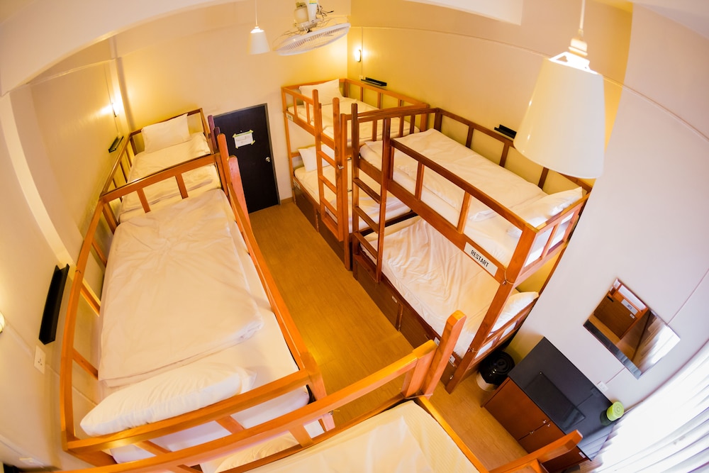 Pak-Up Hostel 9/56