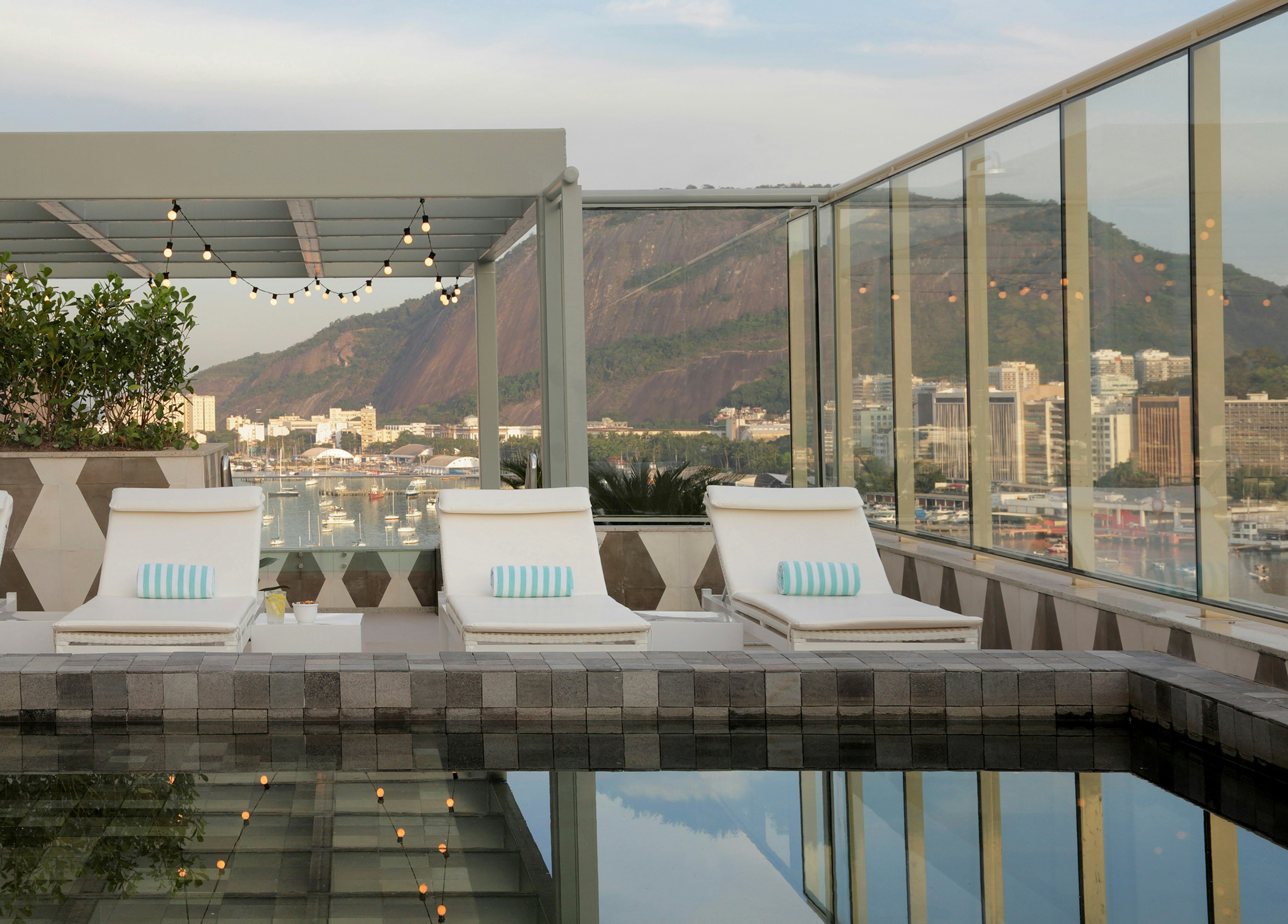 Yoo2 Rio de Janeiro, Tapestry Collection by Hilton 36/42