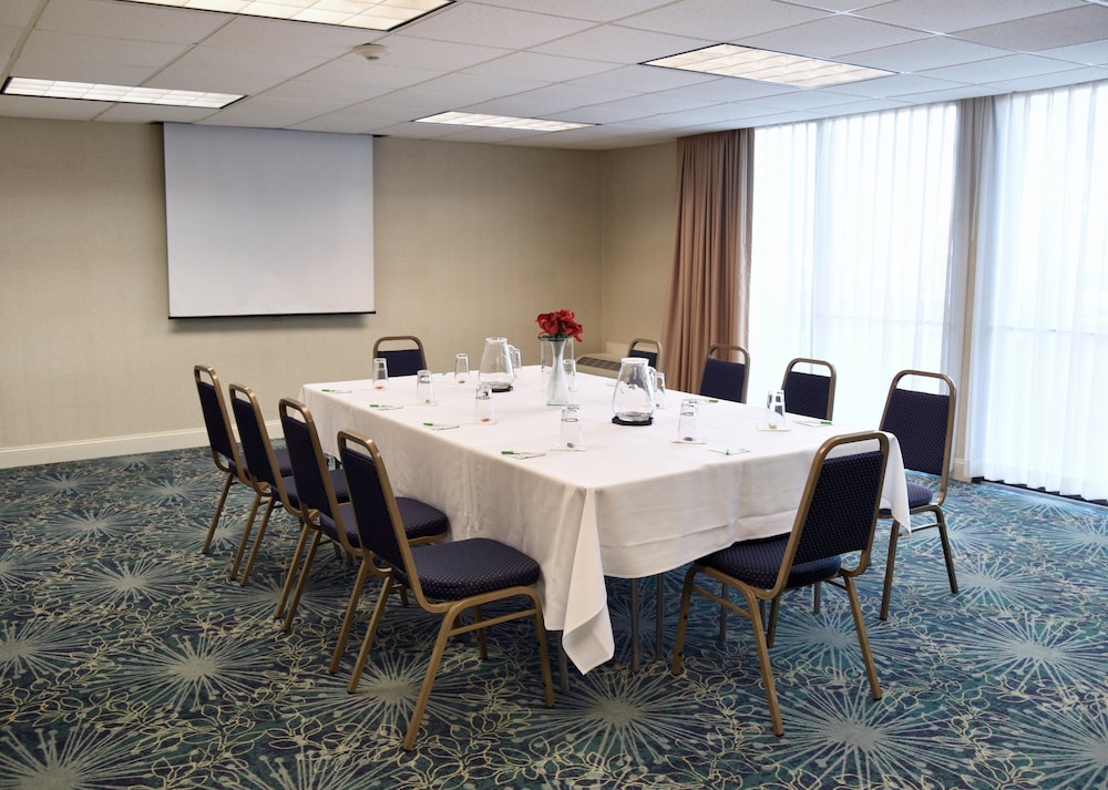 Spark by Hilton Akron Fairlawn 33/46