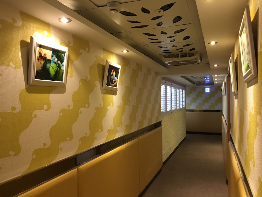 R8 Eco Hotel 4/27