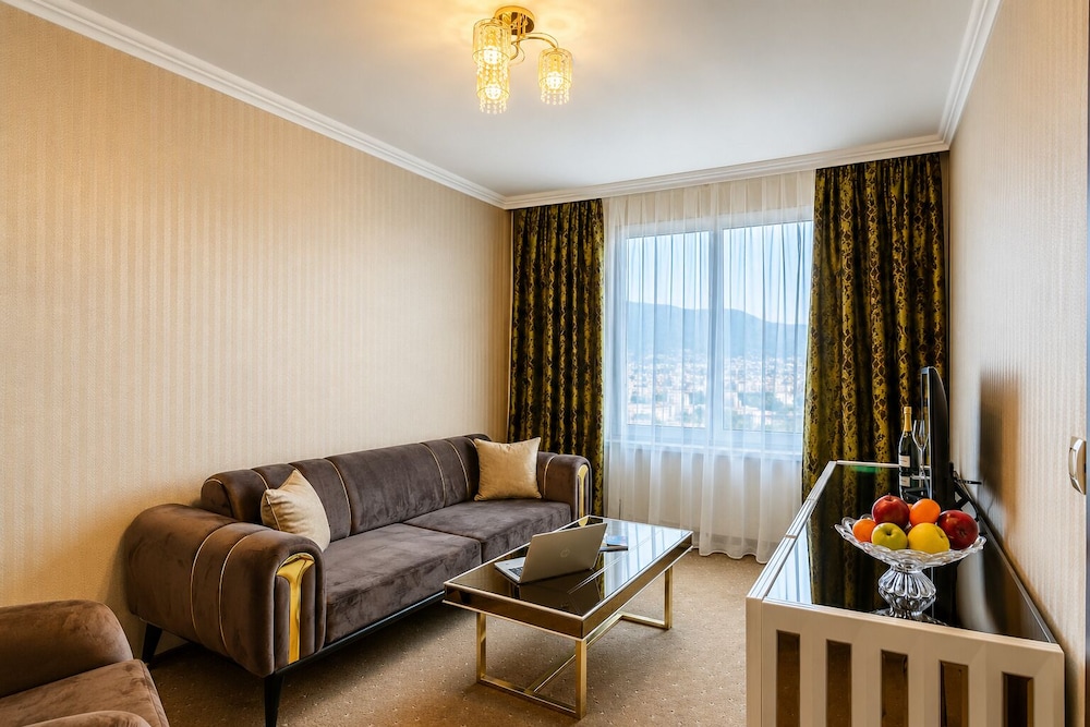 Astoria Grand Hotel 24/49
