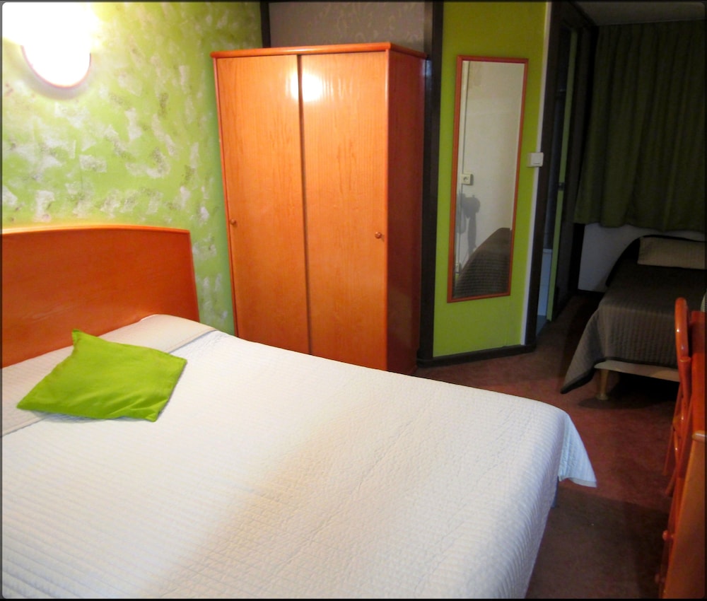 Aix Hotel 11/50