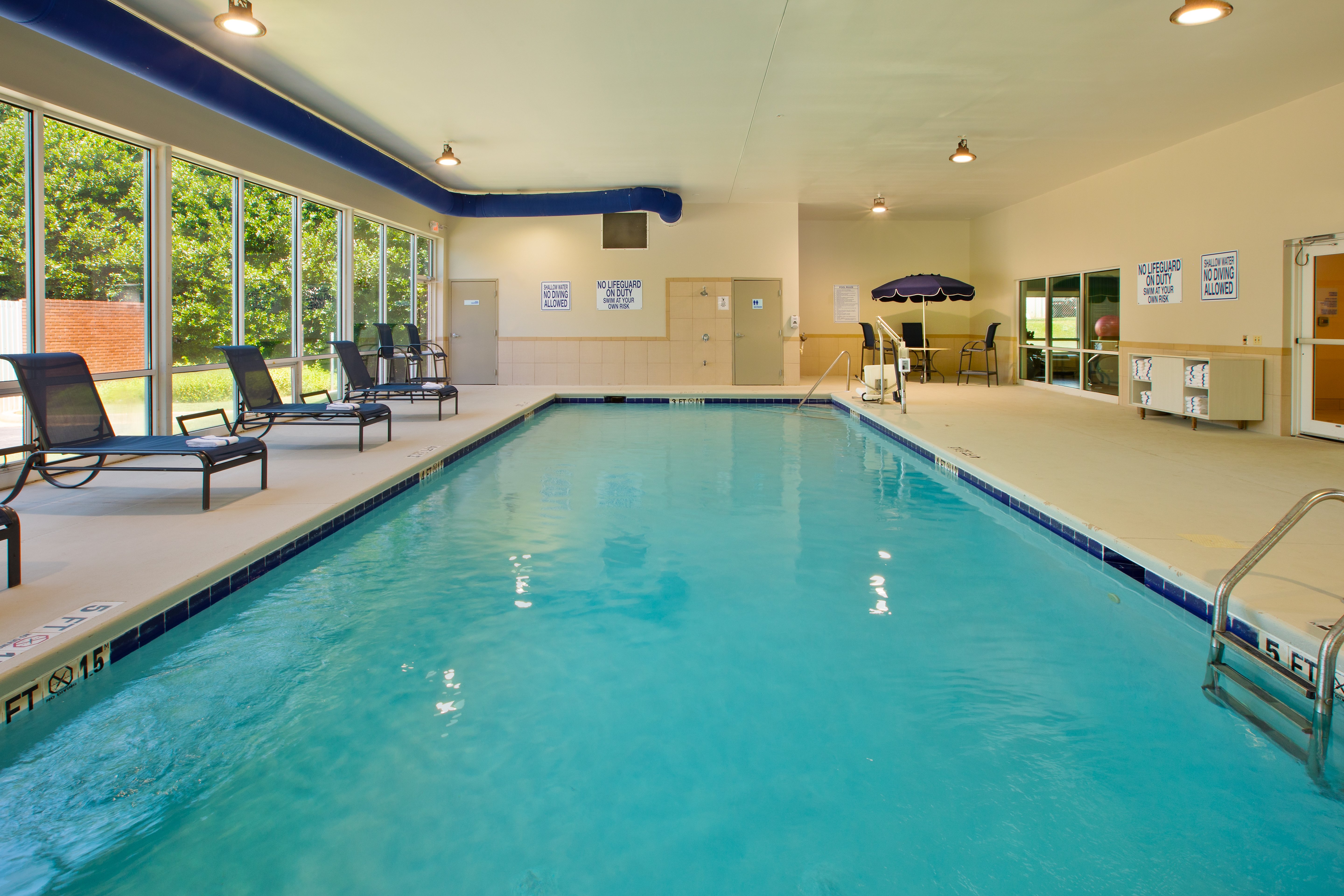 Holiday Inn Express Hotel & Suites I-26 & Us 29 At Westgate Mall 42/75