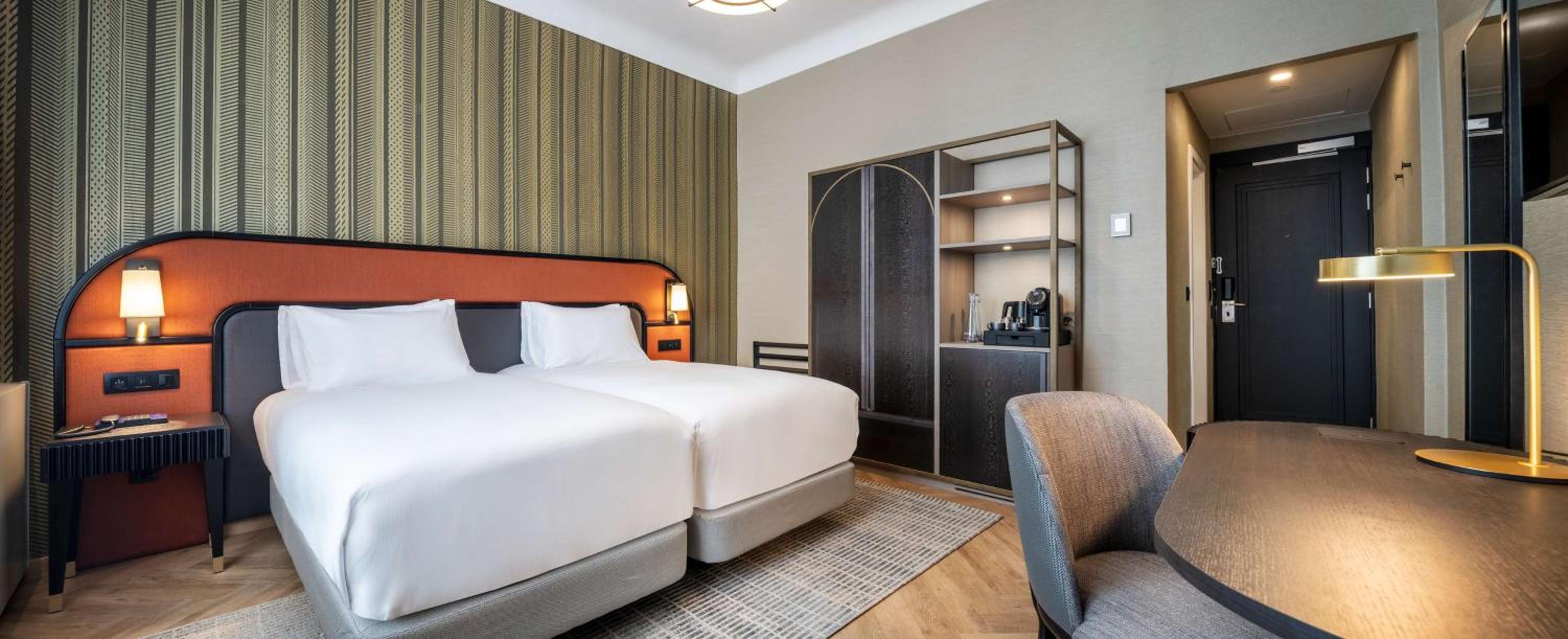 Room, Single Bed, DoubleTree by Hilton Brussels City, Belgium 4/7