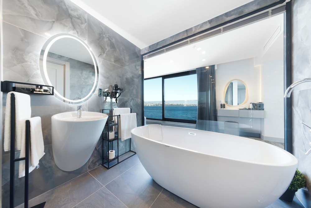 Pera Bosphorus Hotel 50/50