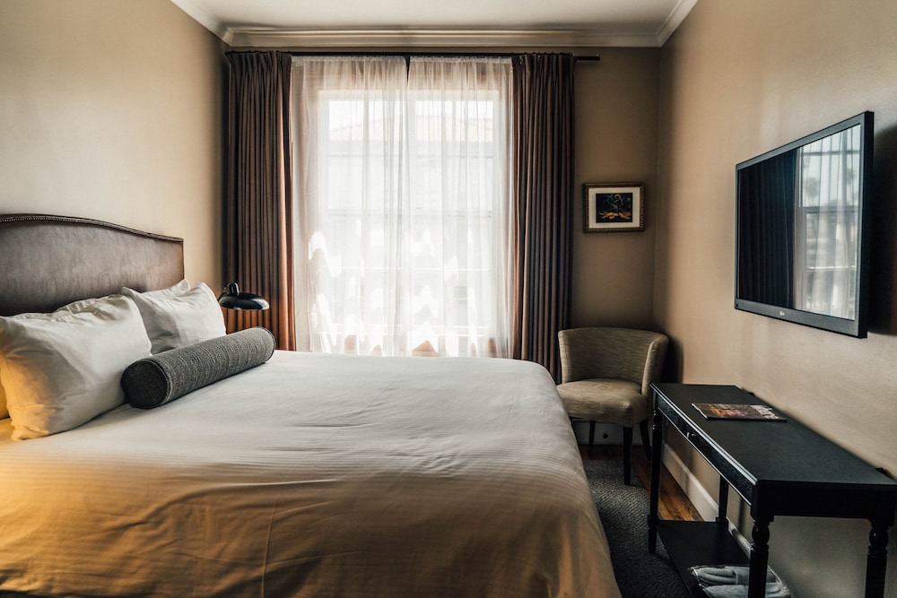 STANDARD, KING BED