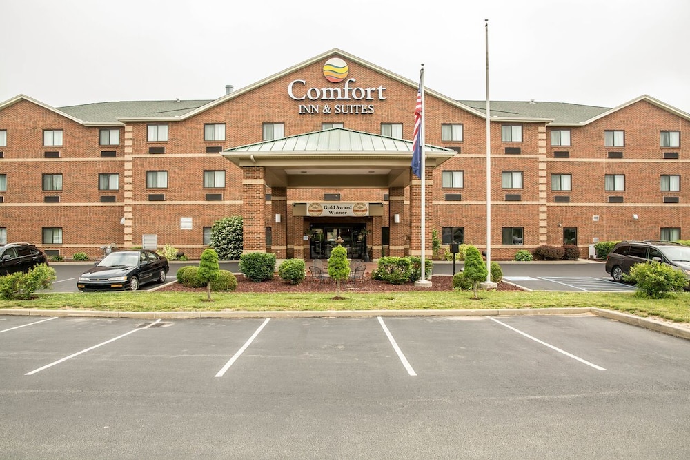 Comfort Inn and Suites Lawrenceburg, IN 33/43
