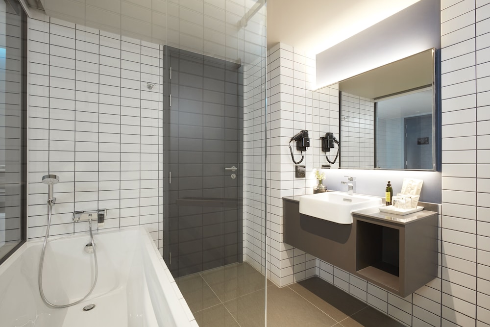 The Quarter Hotel Silom By UHG 27/68