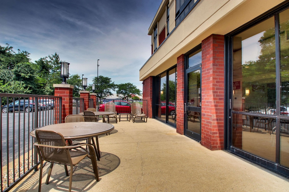 Drury Inn and Suites Evansville East 2/50