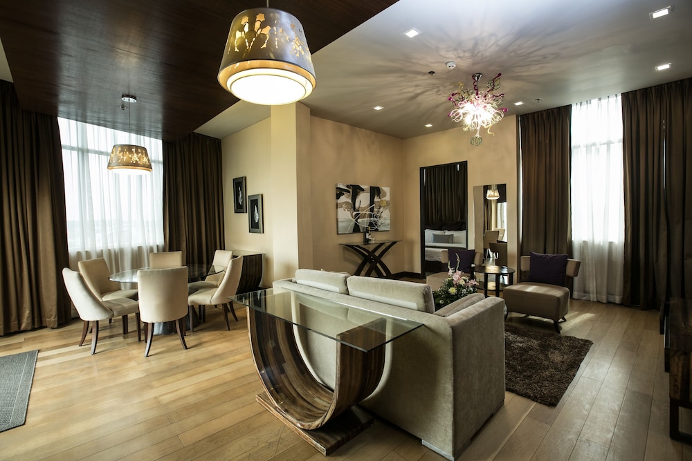 Goldberry Suites and Hotel Mactan 31/49