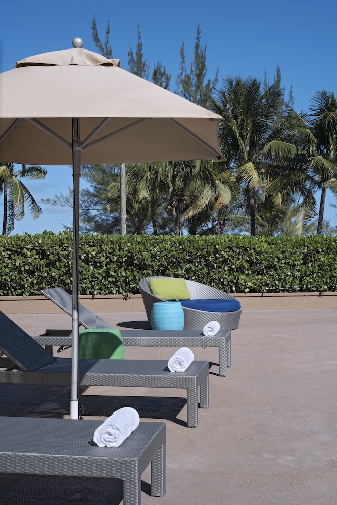 Courtyard Nassau Downtown Junkanoo Beach Ex Sunset Resort Bahamas 34/36