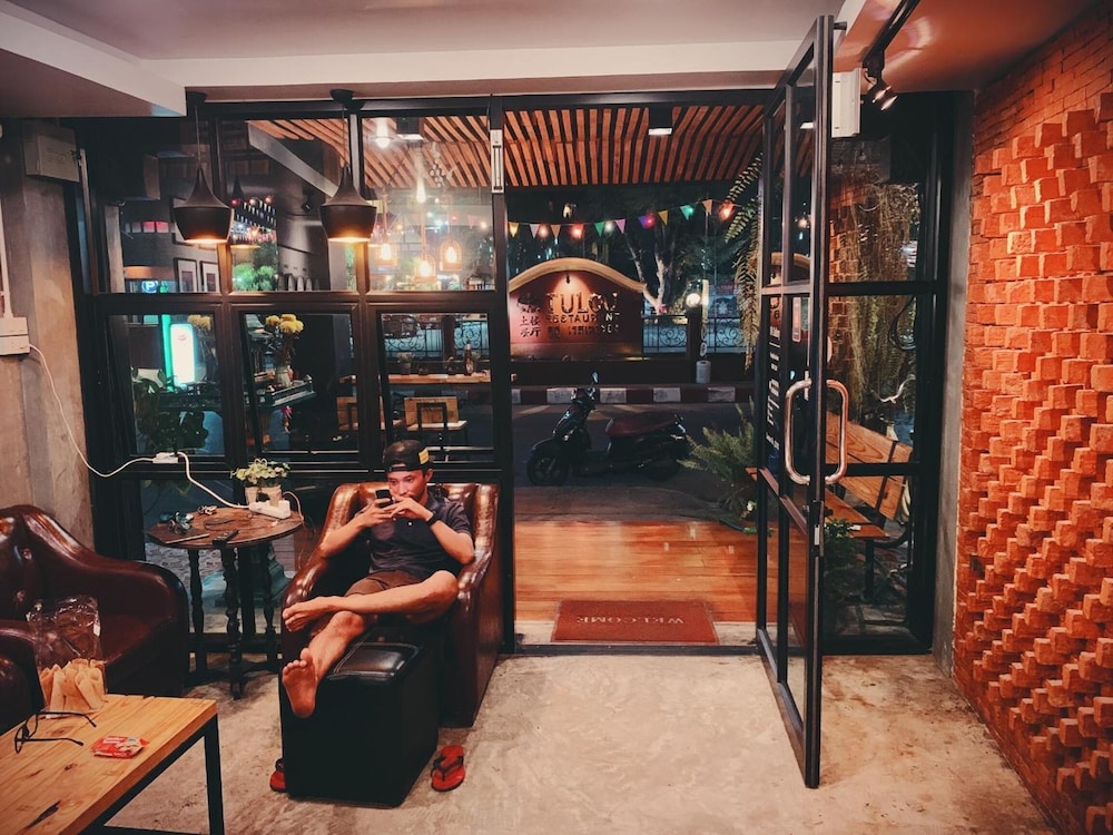 84 Gallery - Hostel 36/42