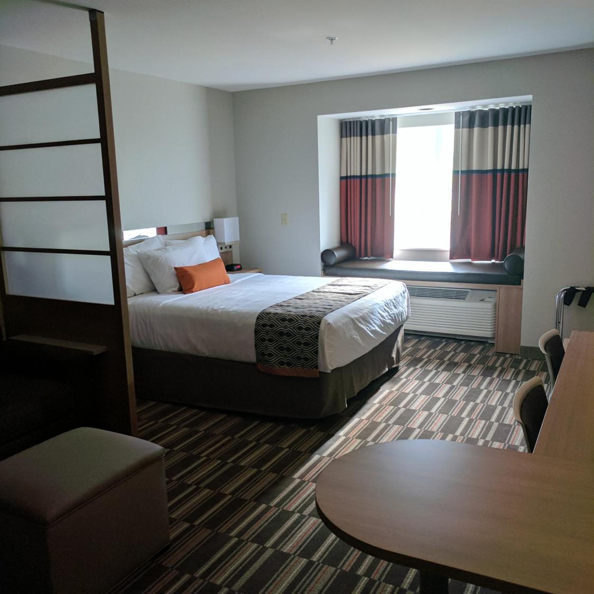جناح استوديو بسرير كوين مع أريكة، Microtel Inn And Suites By Wyndham Clarion 3/5
