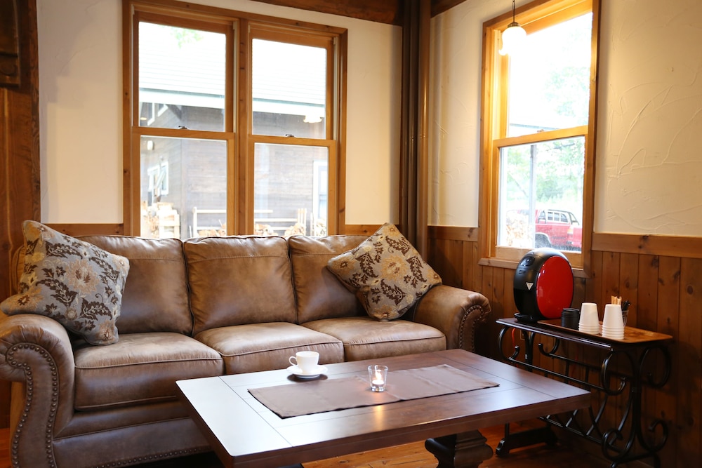 Bliss Lodging 35/44