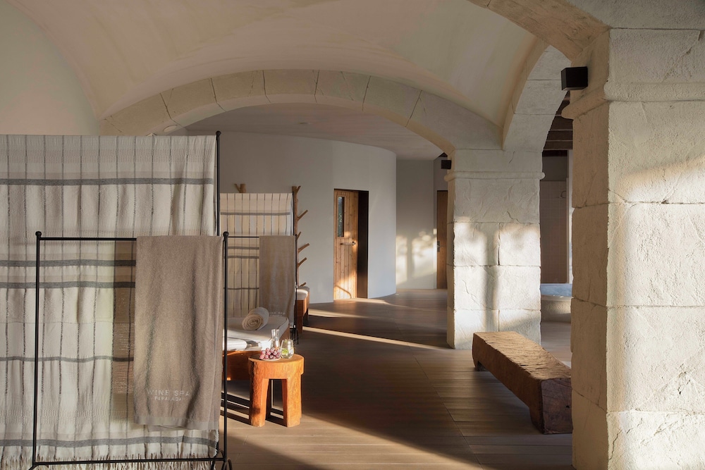 Peralada Wine Spa and Golf Hotel 18/50