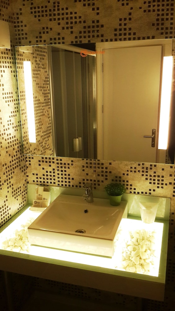 TEMPO FAIR SUITES 3/65