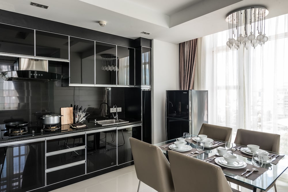 Naki Suites At Silvertown 40/49