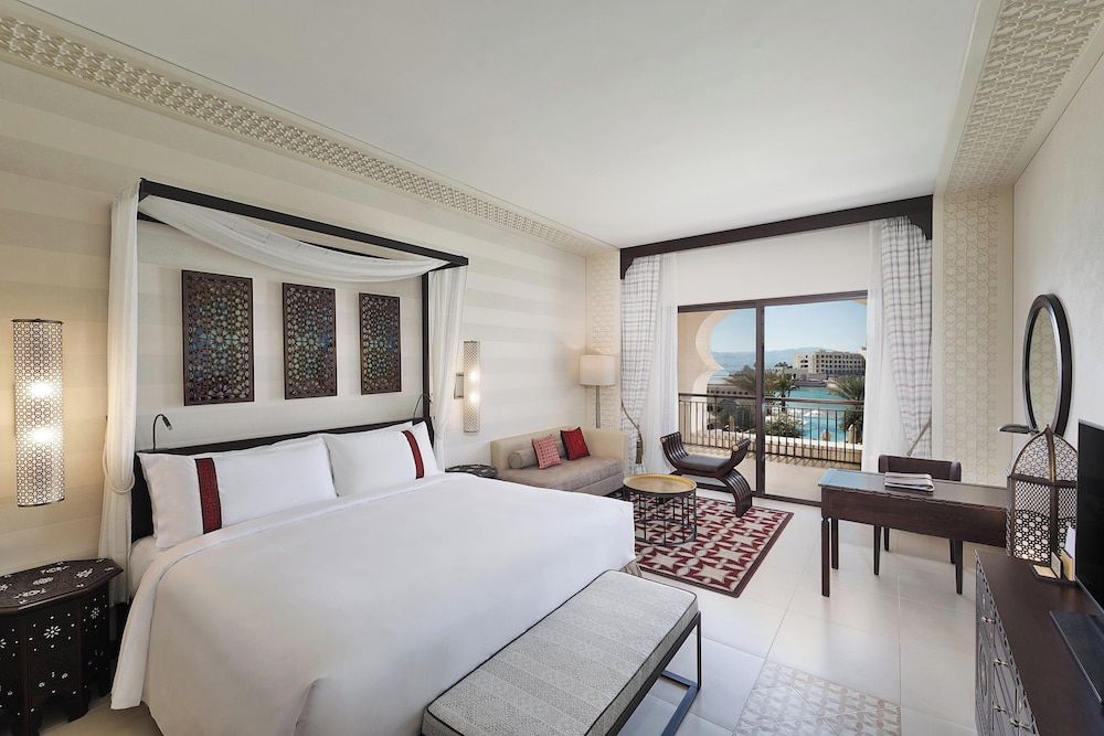 SUPERIOR, KING BED, BALCONY
