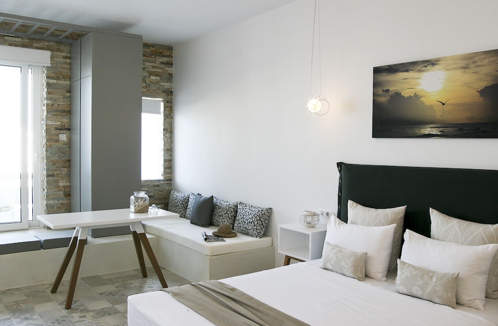 Anatoli Luxury Studios & Suites 19/50