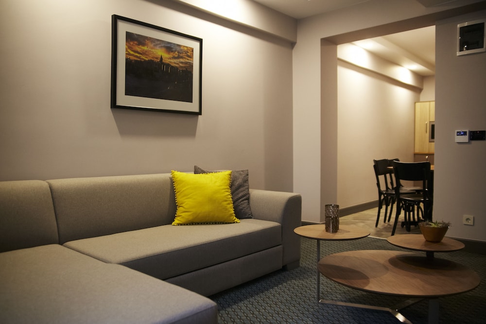 Tophane Suites 14/39