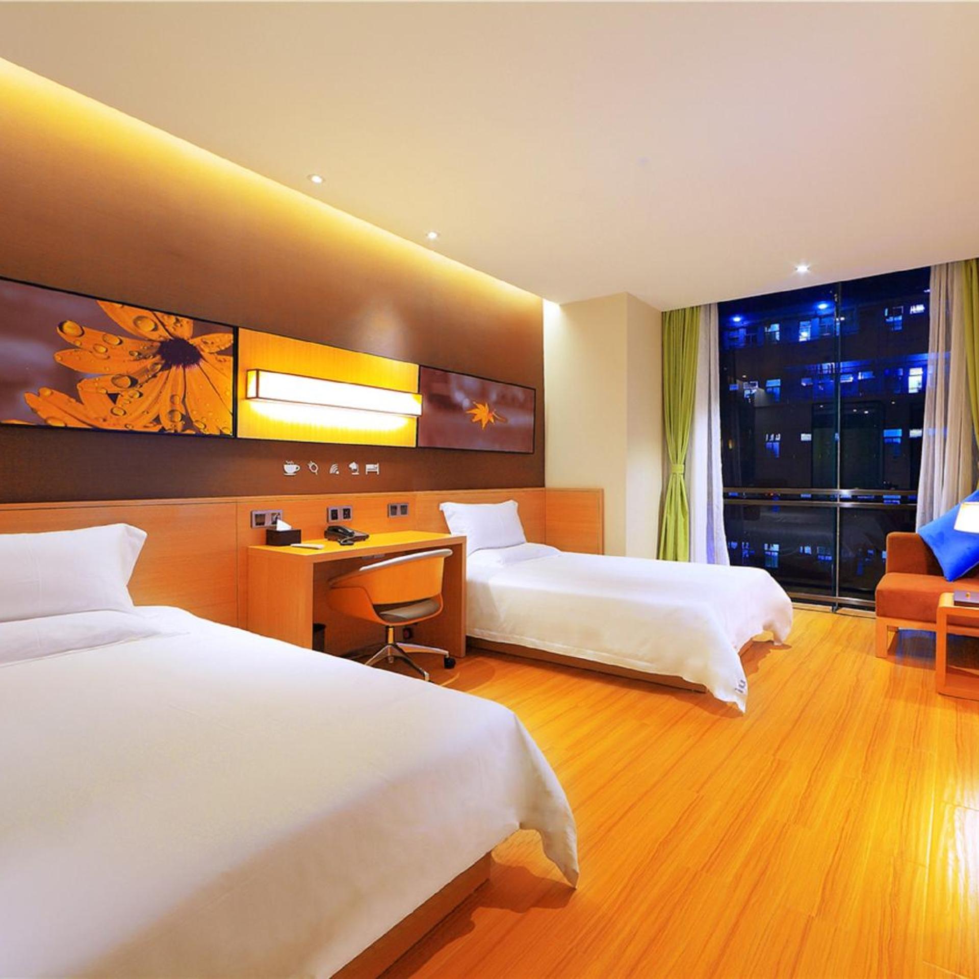 IU Hotel (Chongqing Longtou Temple North Railway Station) 13/46
