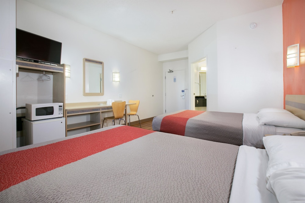 Motel6 Brooklyn Center, MN - Minneapolis 13/48