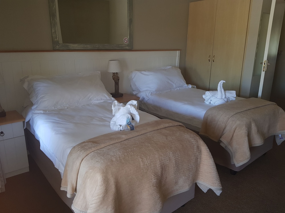 Pili Pili Beach Cabanas 8/30