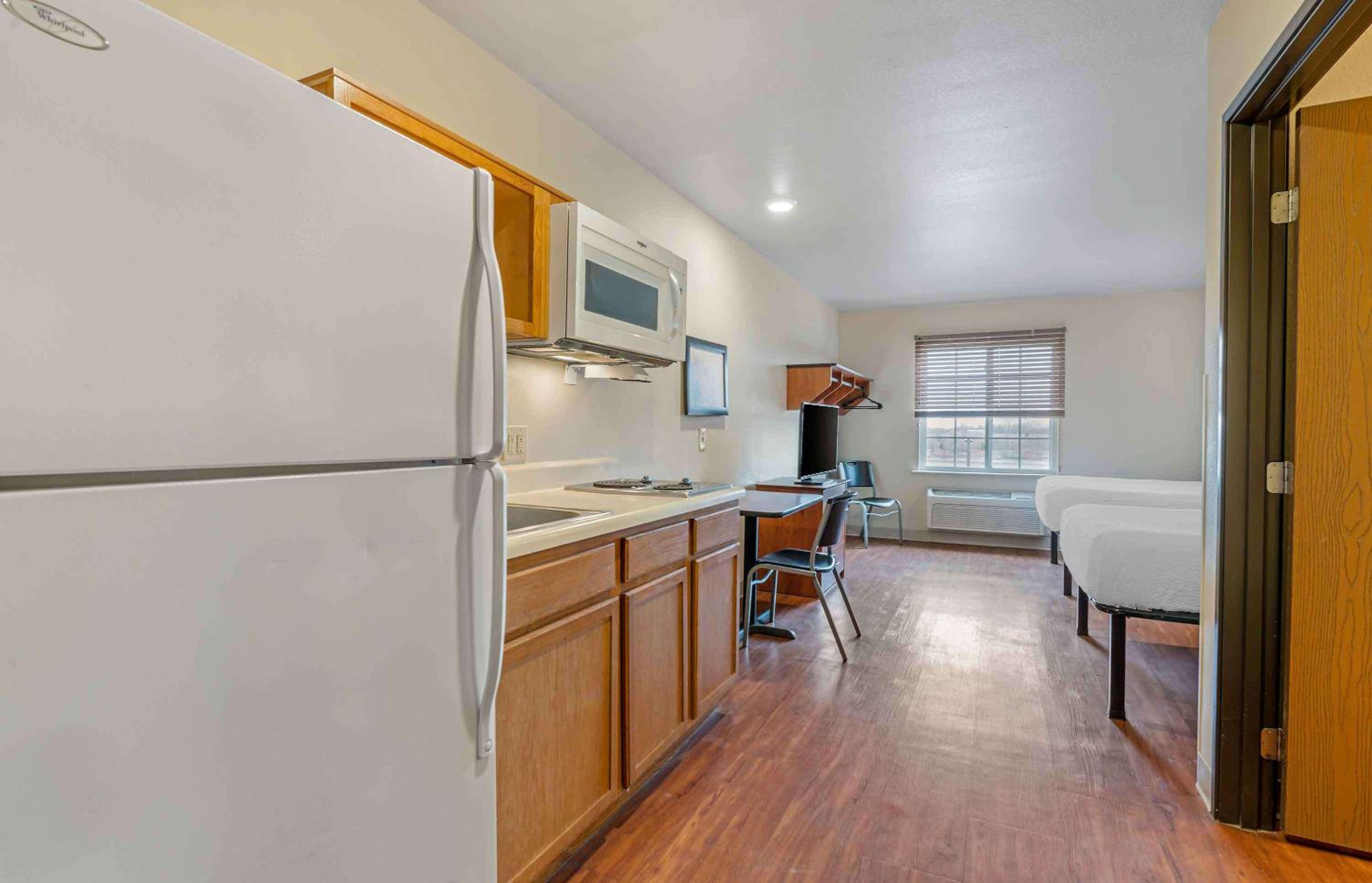 غرفة بسريرين مزدوجين، Extended Stay America Select Suites - Indianapolis - Greenwood 6/7