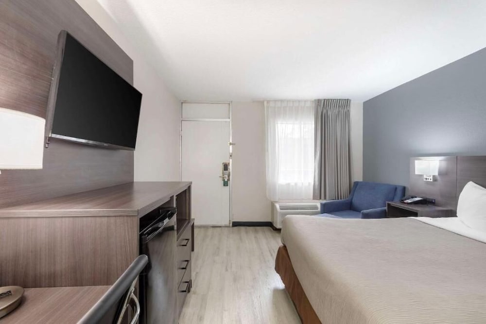 Standard, King Bed