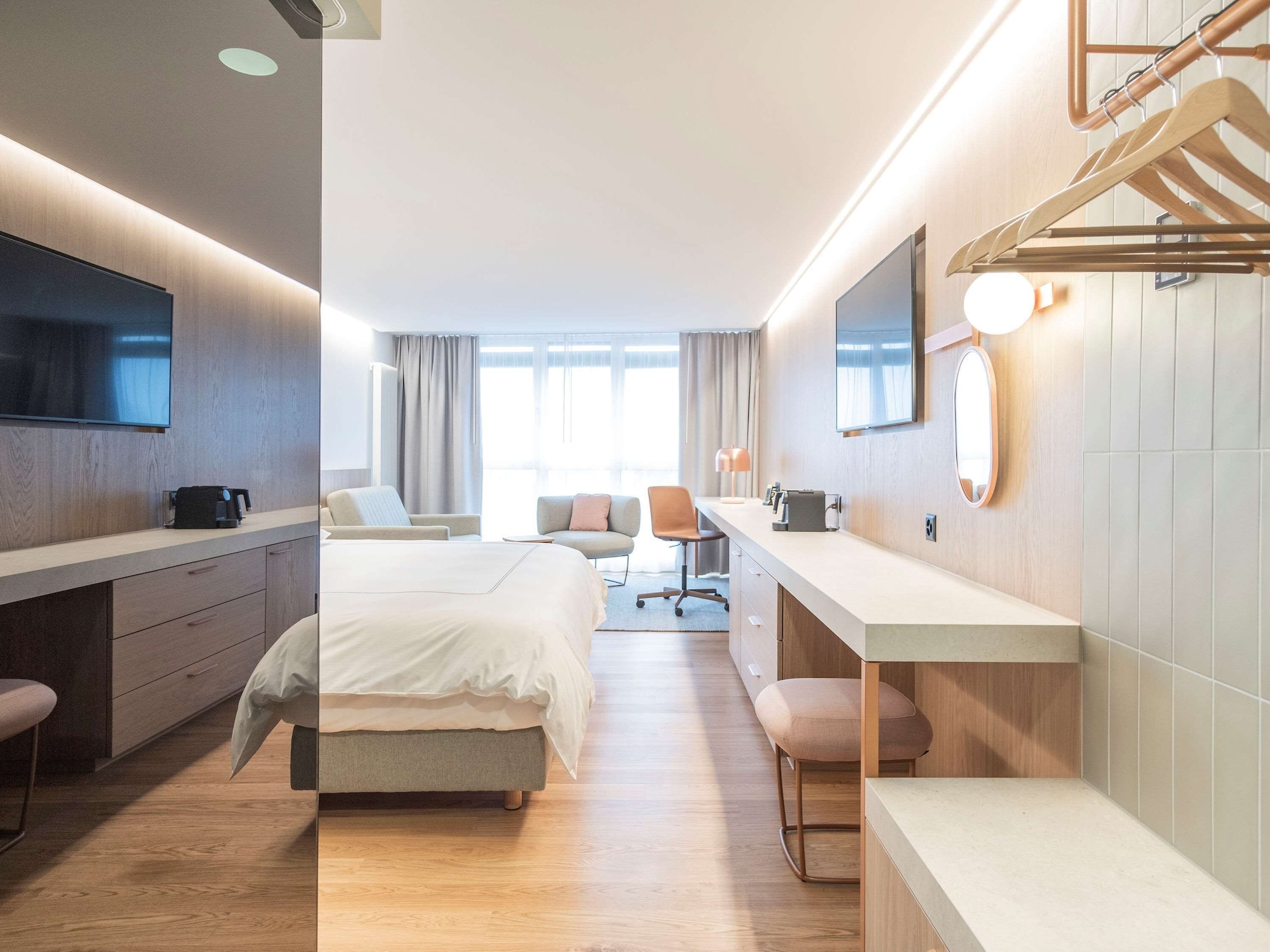 Swiss Advantage, King Bed, Small Balcony، Swissotel Kursaal Bern 4/6
