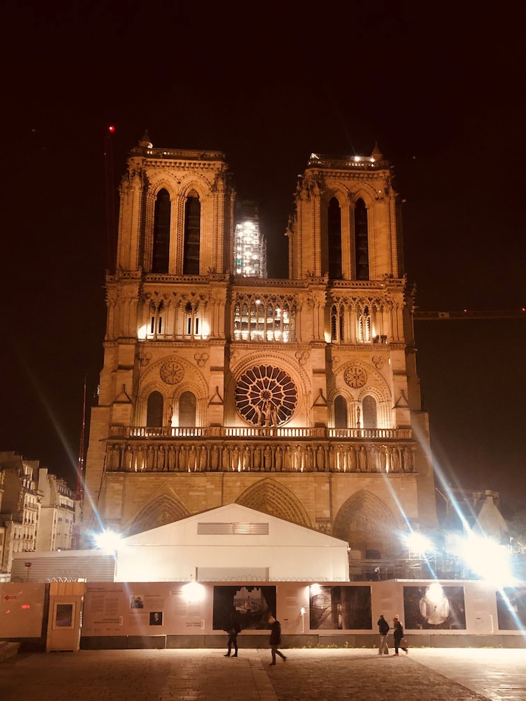 Hôtel Les Degrés De Notre Dame 4/50