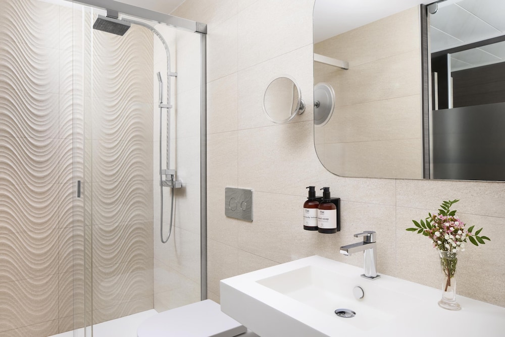 New Style, Junior Suite, with Extra Bed، Nh Castellon Mindoro 3/5
