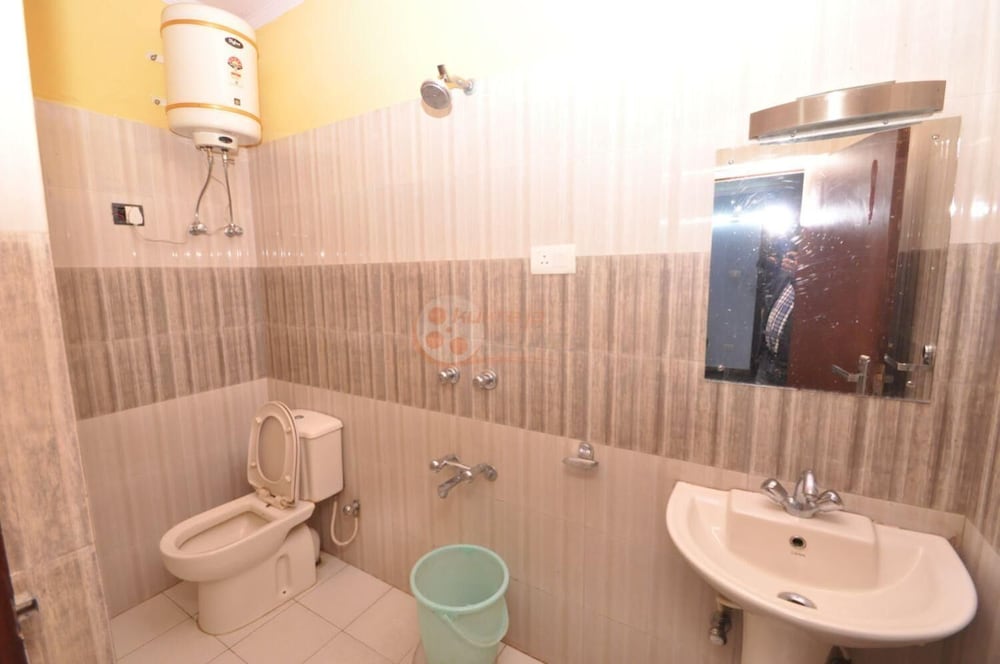 Hotel Sidharth Regency 32/34