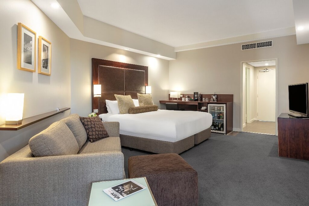 Courtyard, Twin Beds, King Bed, Balcony، Amora Herencia Riverwalk Melbourne 2/7