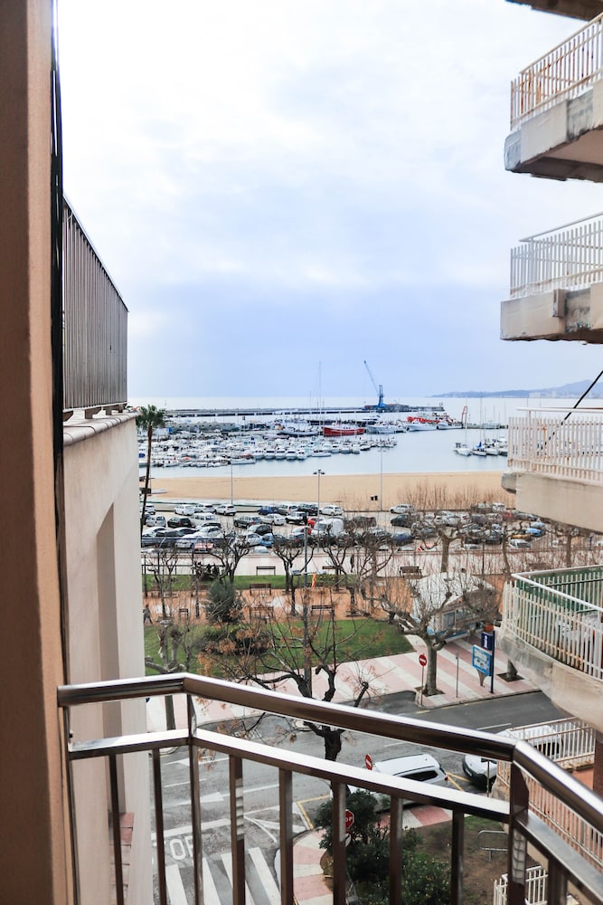 Marina Hotel 42/45