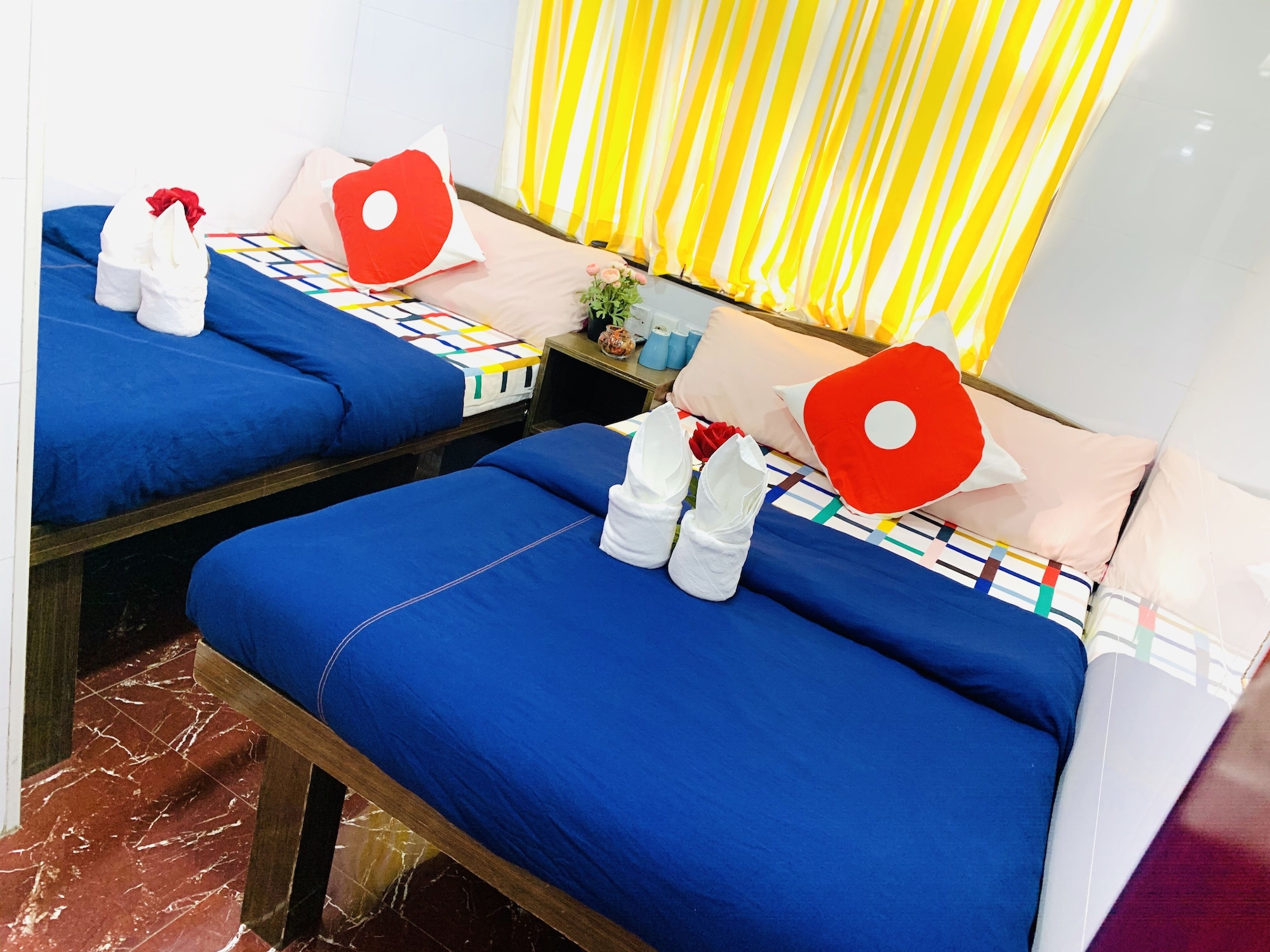 2 BEDROOMS, SUITE