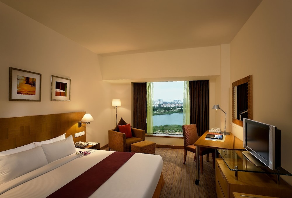NOVOTEL HYDERABAD CONVENTION CENTRE 28/73