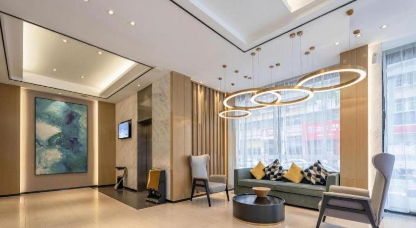 City Comfort Inn (Maoming High Speed Railway Station Wenming Road) 47/57