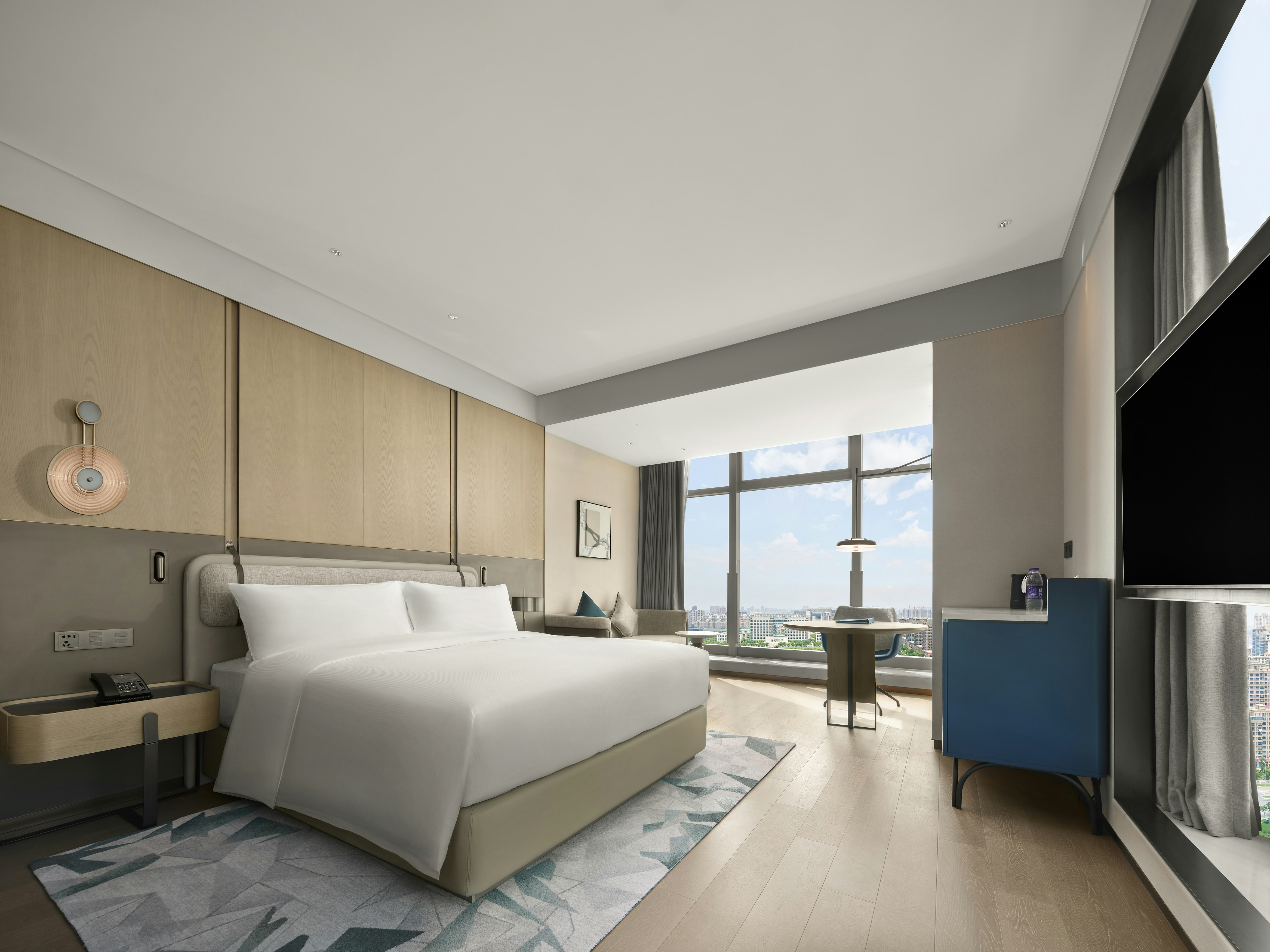 GUEST ROOM, KING BED
