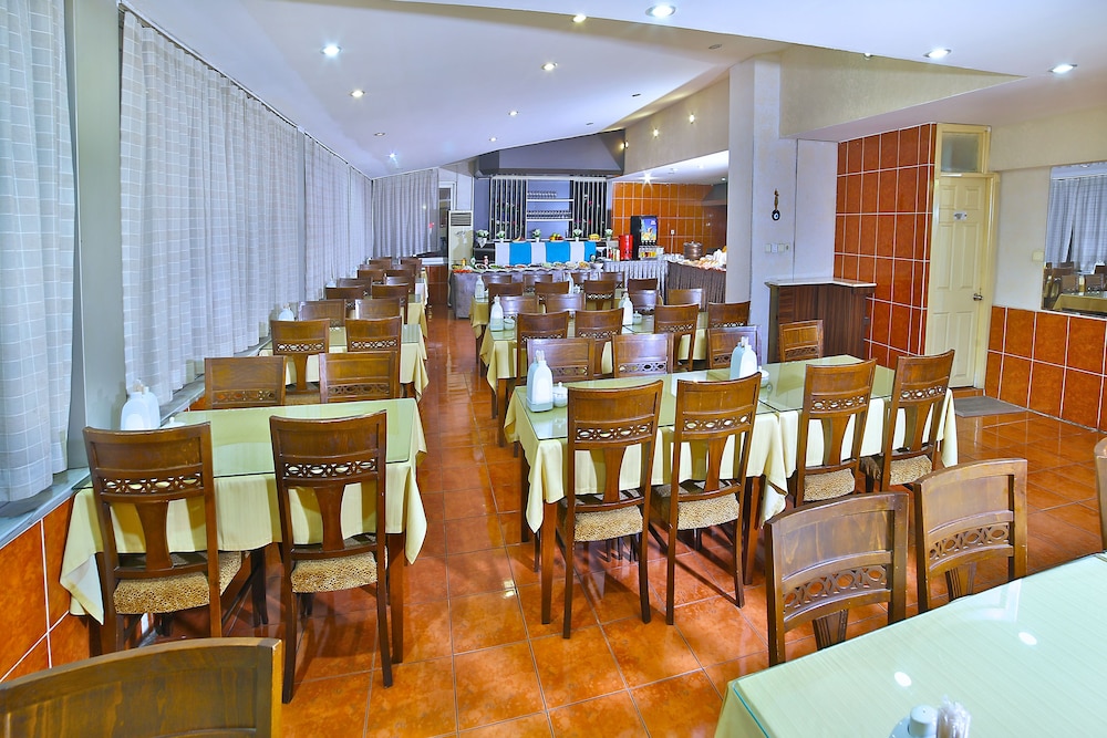 The Center Hotel 27/33