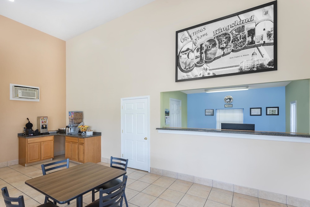 Super 8 By Wyndham Kingsland 3/17