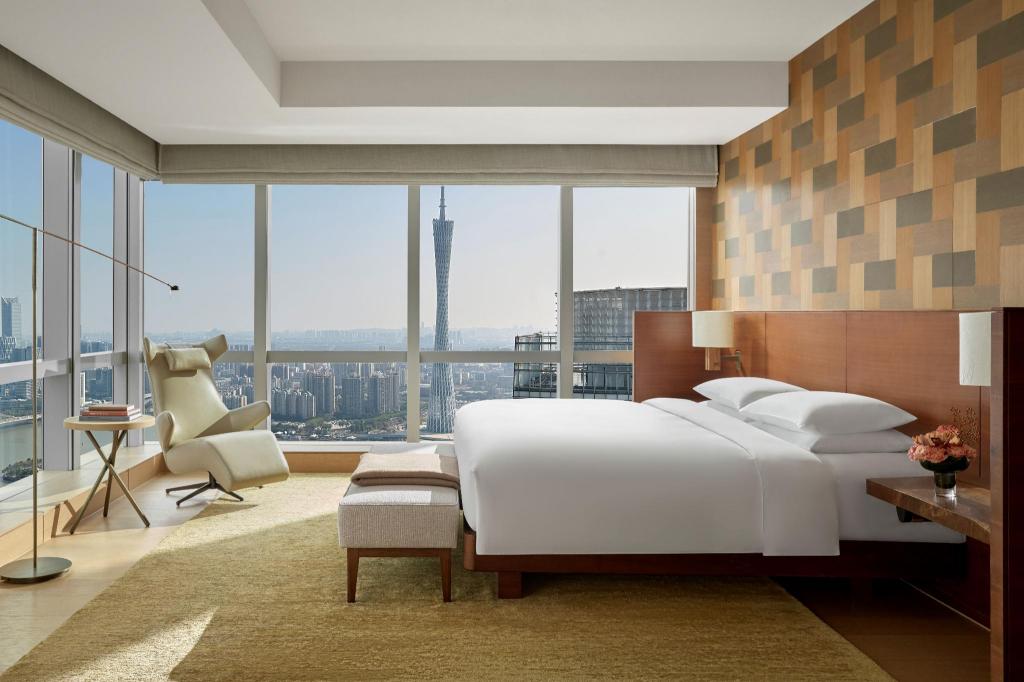Executive, Suite, King Bed, Canton Tower View