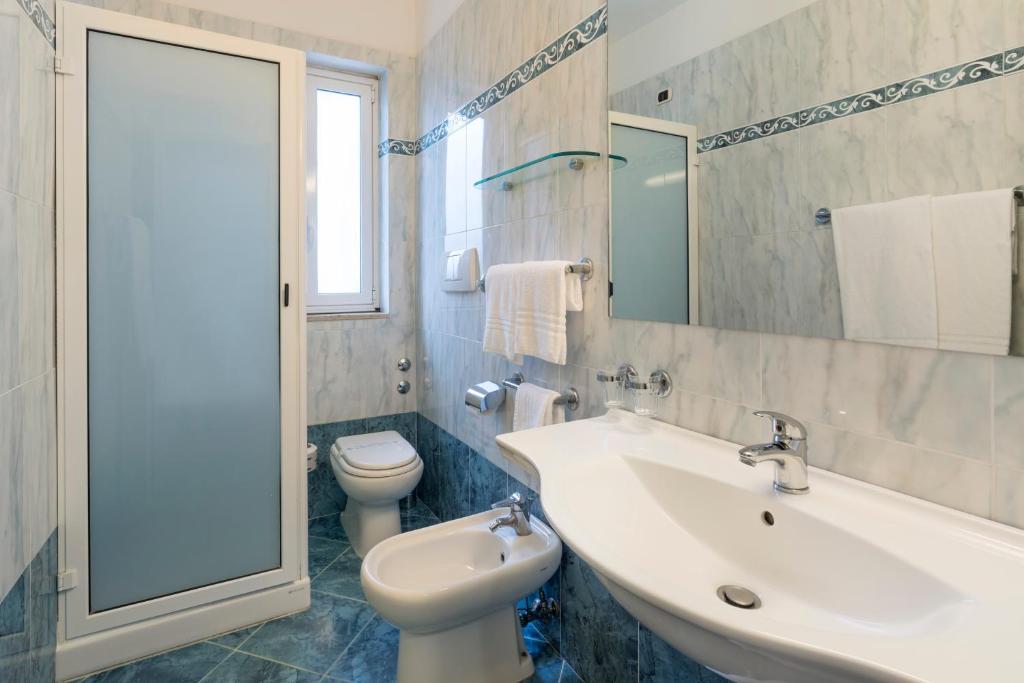 غرفة بشرفة مفردة بسرير مزدوج، Sant Alphio Garden Hotel & Spa 2/2