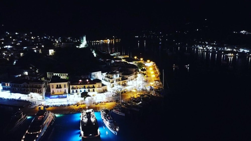 Hotel Manessi 55/62