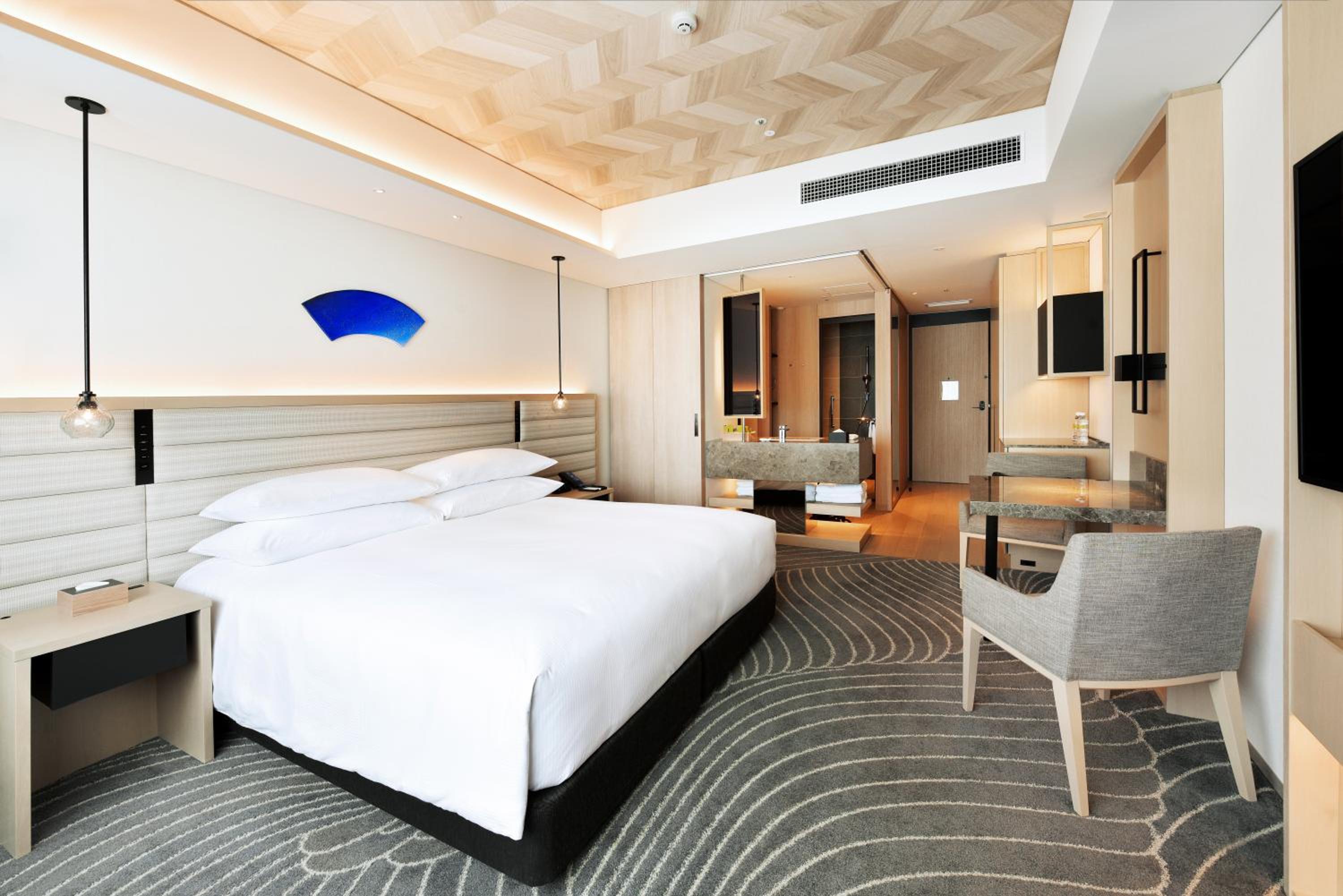 DELUXE, EXECUTIVE, KING BED