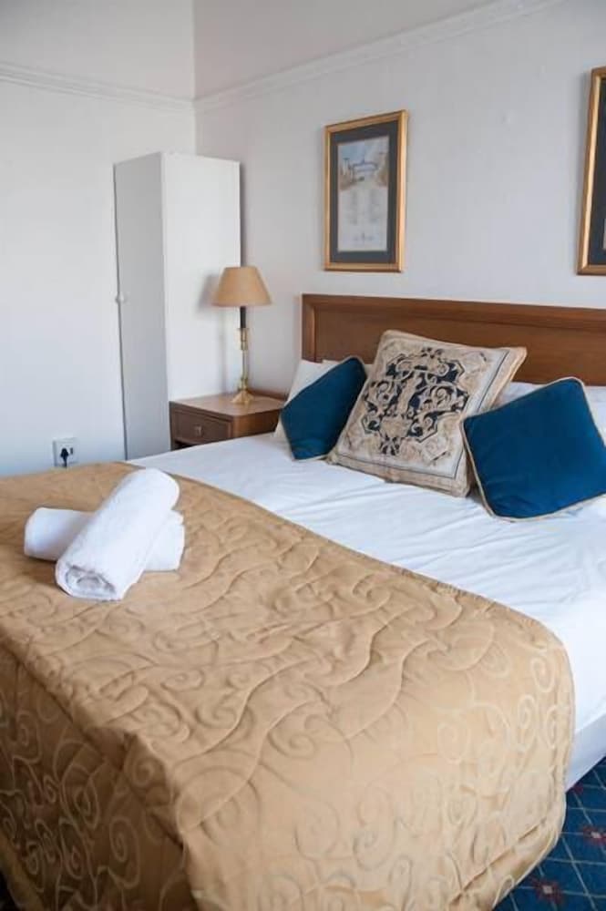 Altona Guest House 2/19