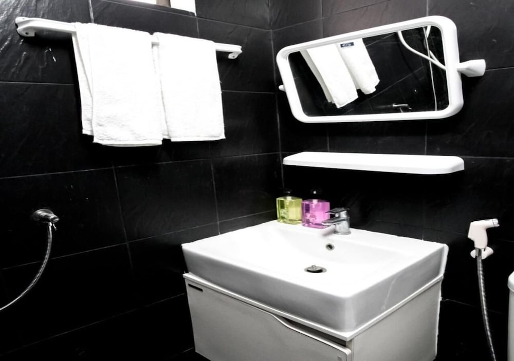 RoomQuest Ratchada AI Serviced Residence 34/35
