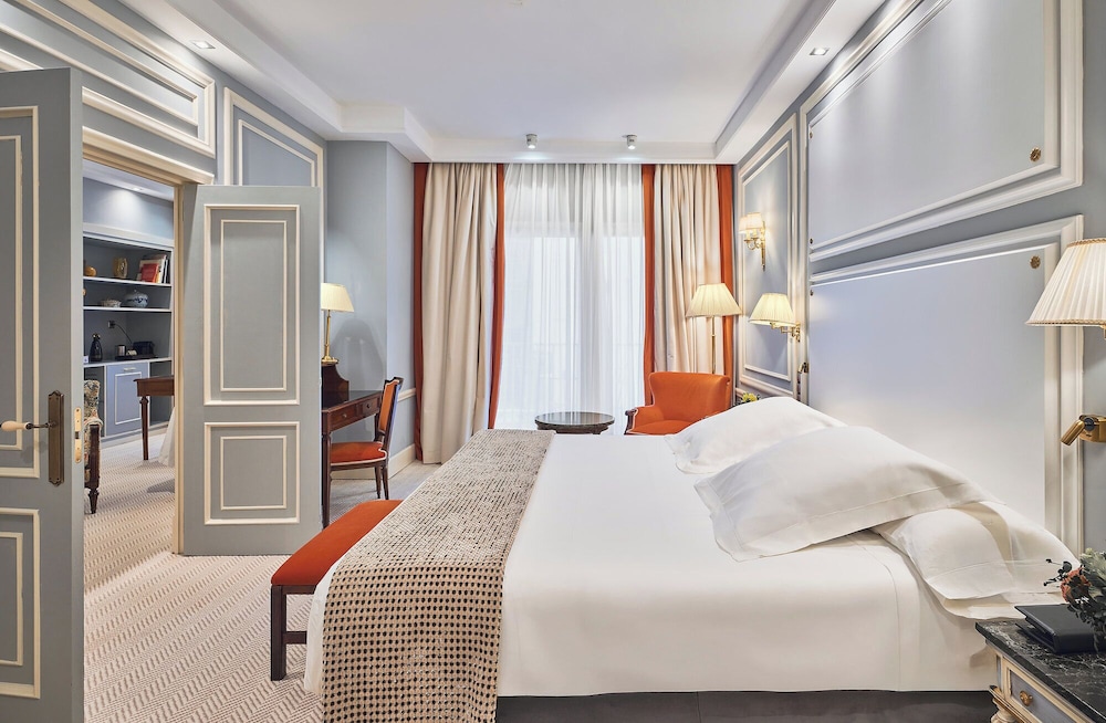 2 BEDROOMS, COURTYARD, SUITE, TERRACE