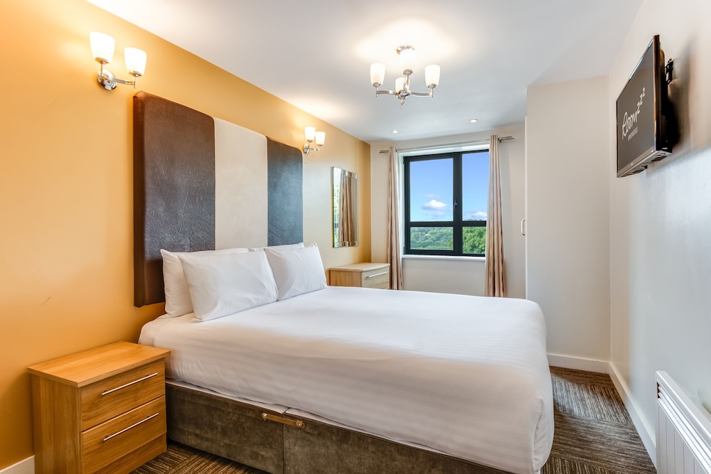 Roomzzz Leeds Headingley 15/49